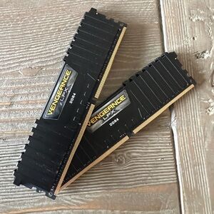 Corsair Vengeance LPX Ram DDR4(2x16)